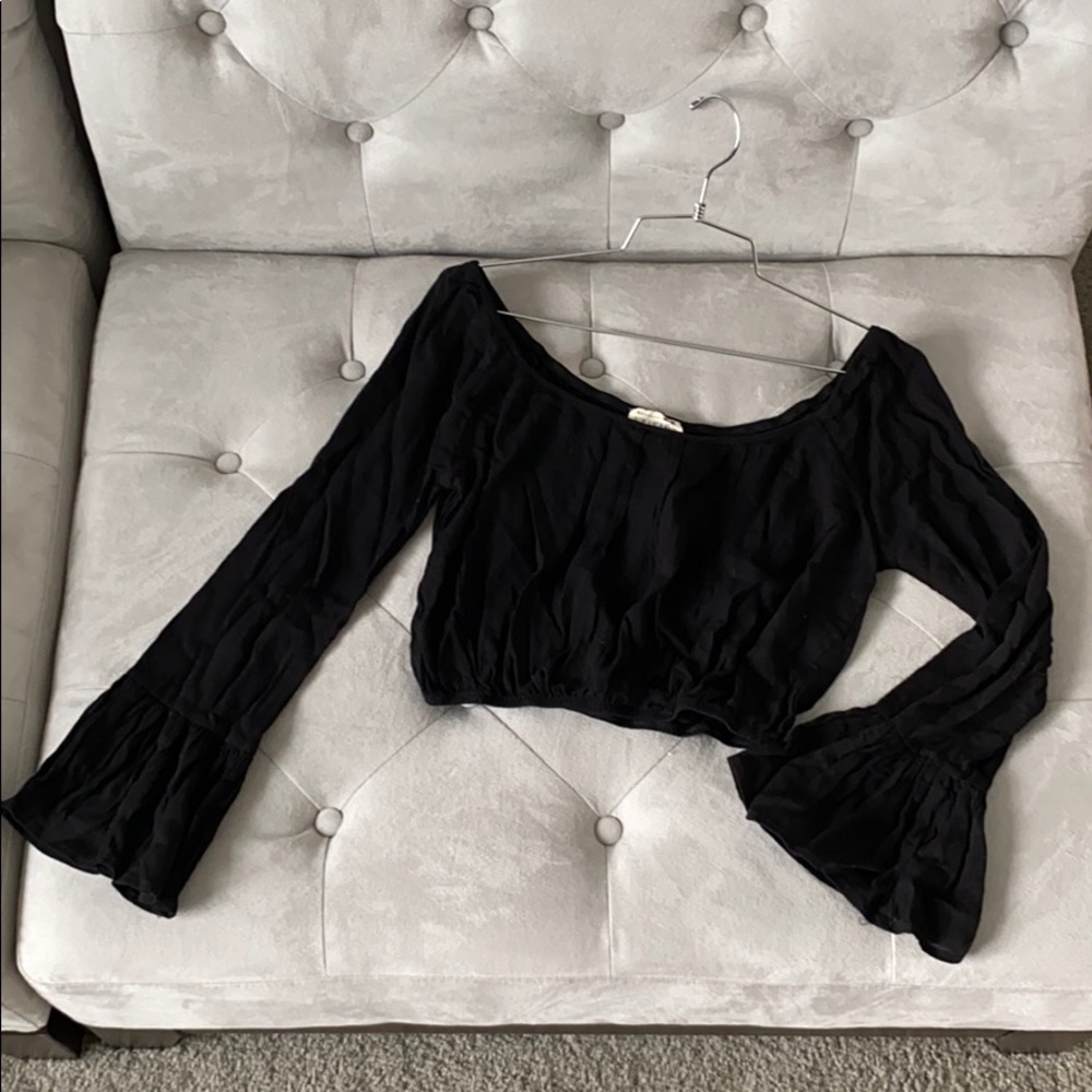 NWT! La Hearts Cropped Bell Sleeve!! 🖤